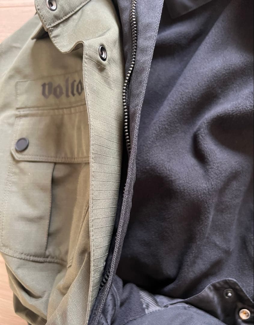 美品　VOLCOM スノーボードウェア　Sサイズ 最終値下げ