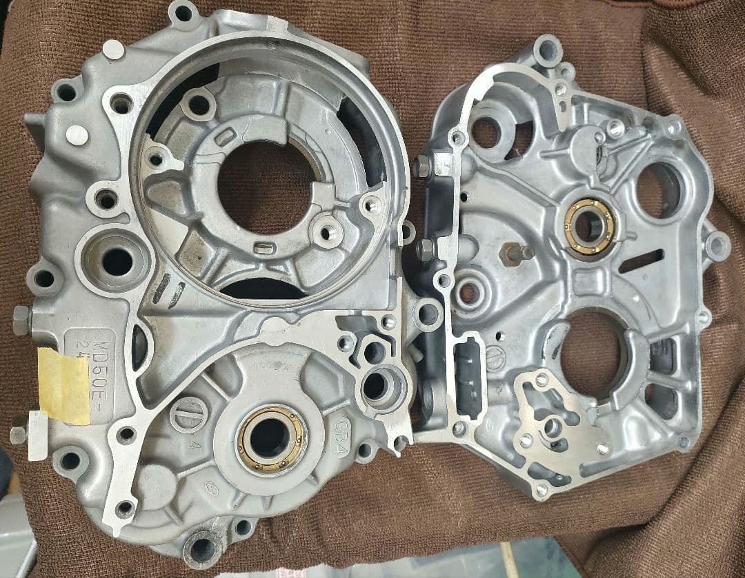 モンキー系クランクケース　１２V 　ベアリング 新品　ジャズ