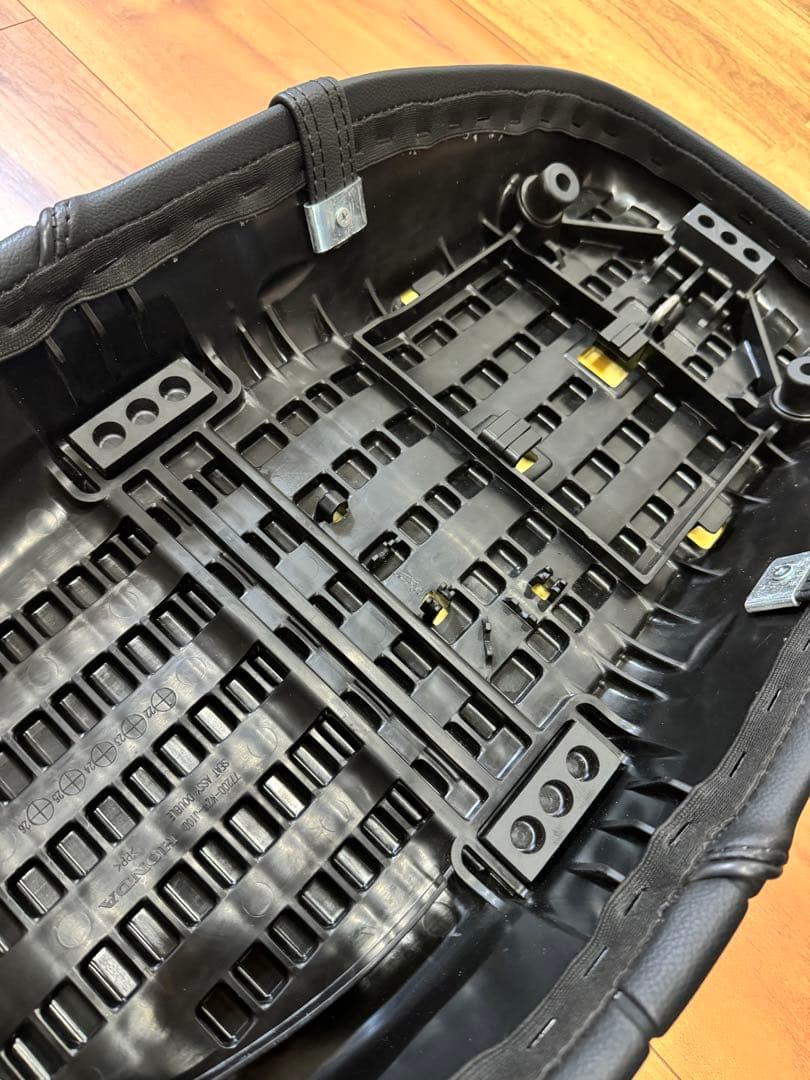 ホンダ ダックスGcraft DAX125用　段付きシート