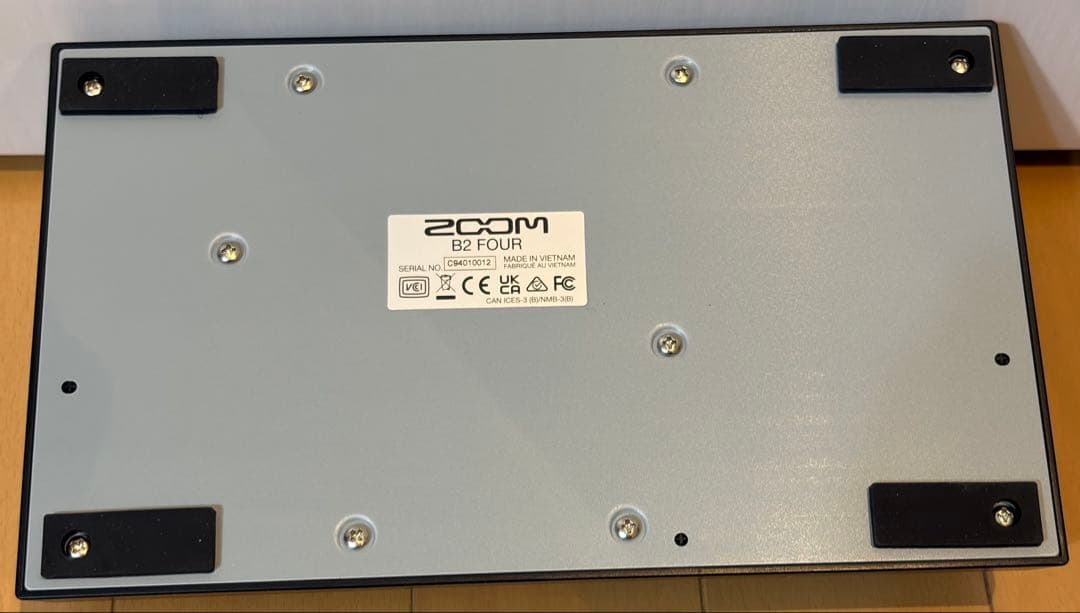 【送料無料】ZOOM B2 FOUR マルチエフェクター　ベース用