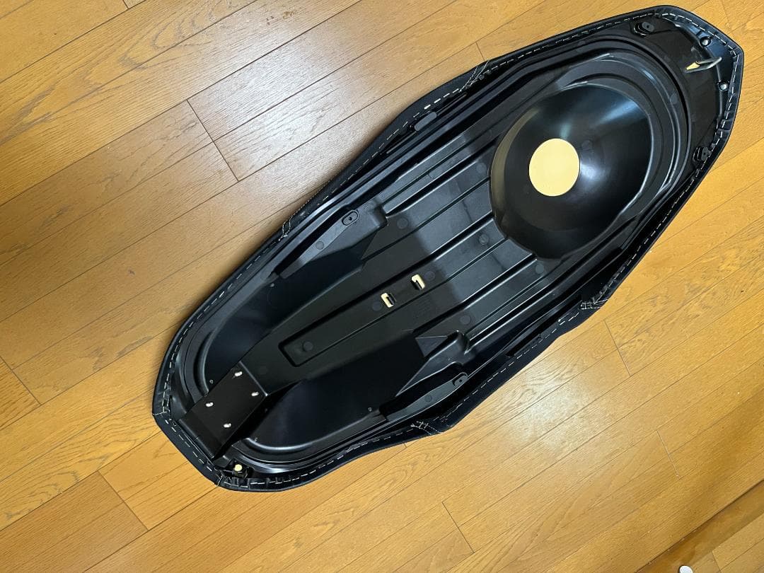 ローダウンシート【XMAX250】【トリシティ300】【メットインポケット】付き