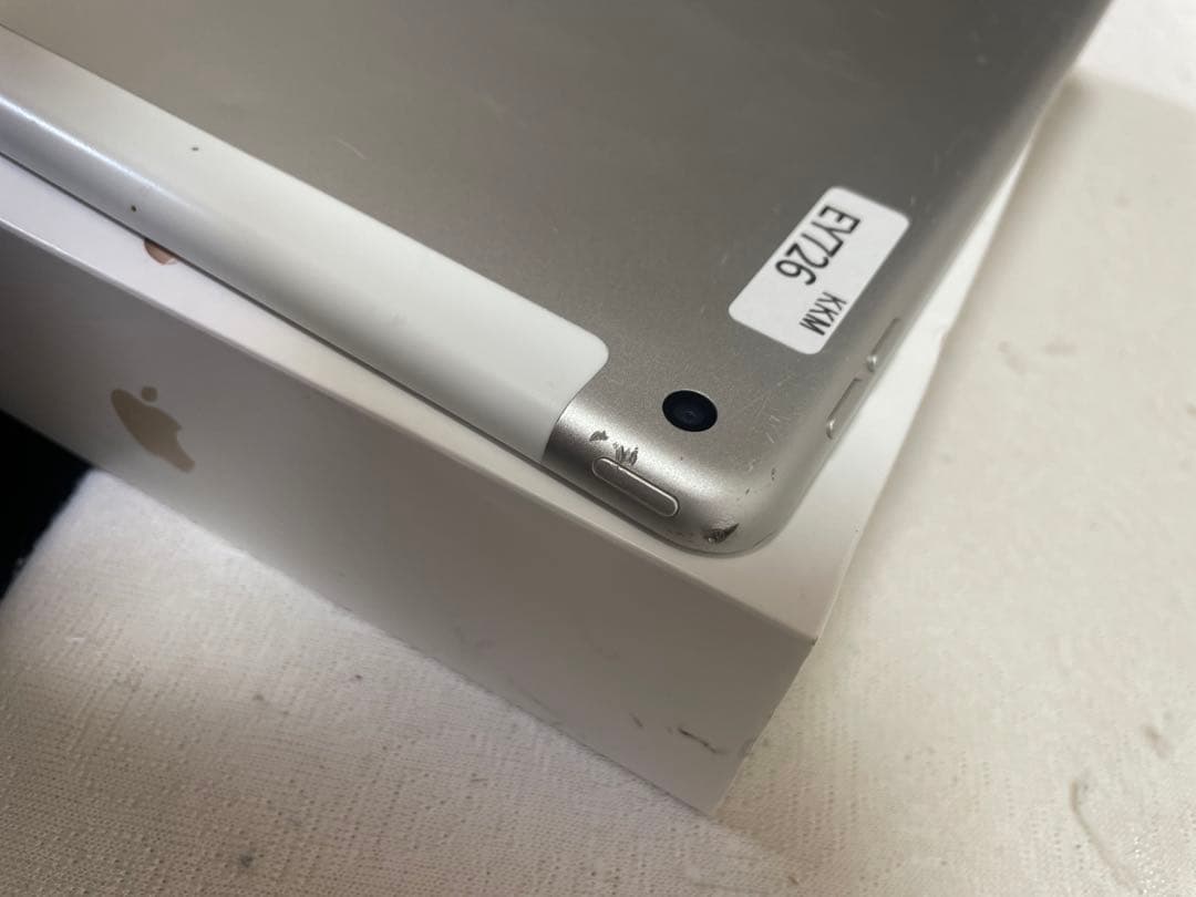 く*こ様 Apple iPad (第7世代) 32GB バッテリー93%