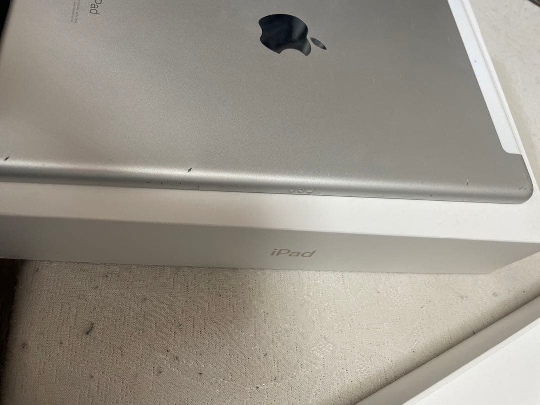 く*こ様 Apple iPad (第7世代) 32GB バッテリー93%