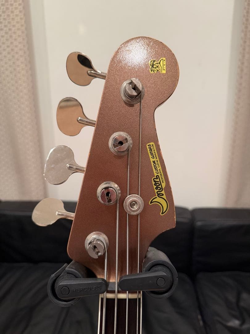 ベース Moon 1966 JB Relic Burgundy Mist