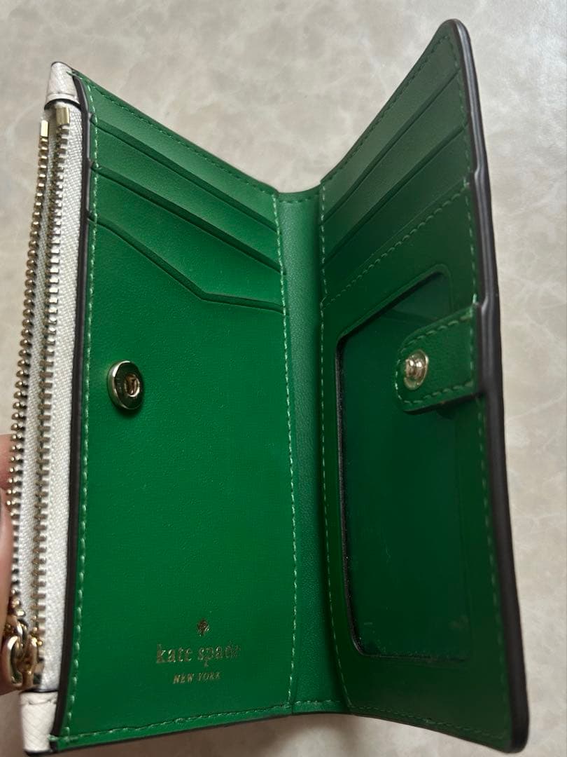 【ほぼ未使用】 kate spade new yorkスイカ 二つ折りミニ財布