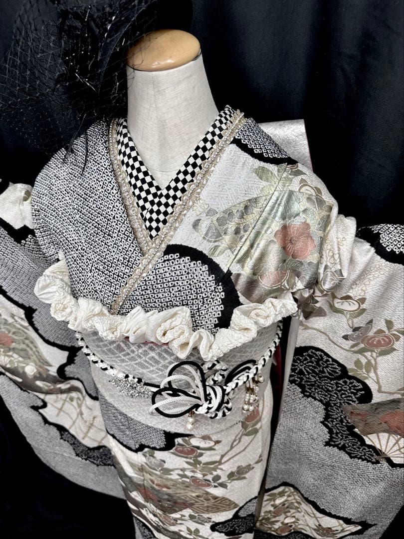 振袖 グレーと黒の花柄 着物　フルセット