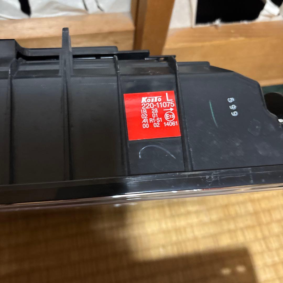 小糸　ＬＥＤ　テールランプ　新車外し