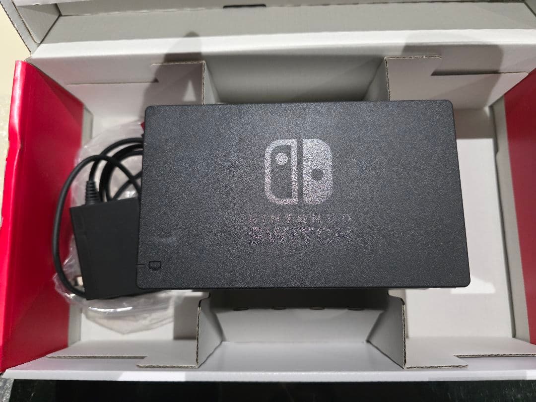 d*2様 Nintendo Switch　本体