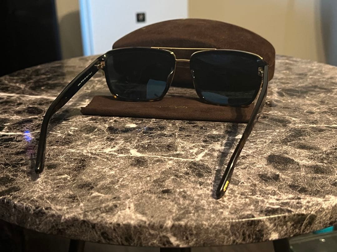 断*中様 (新品同様)TOM FORD サングラスTF780