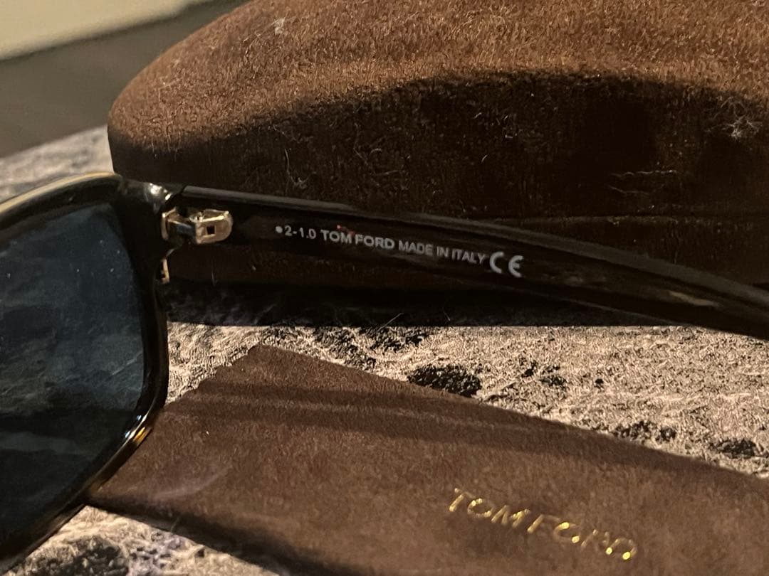 断*中様 (新品同様)TOM FORD サングラスTF780