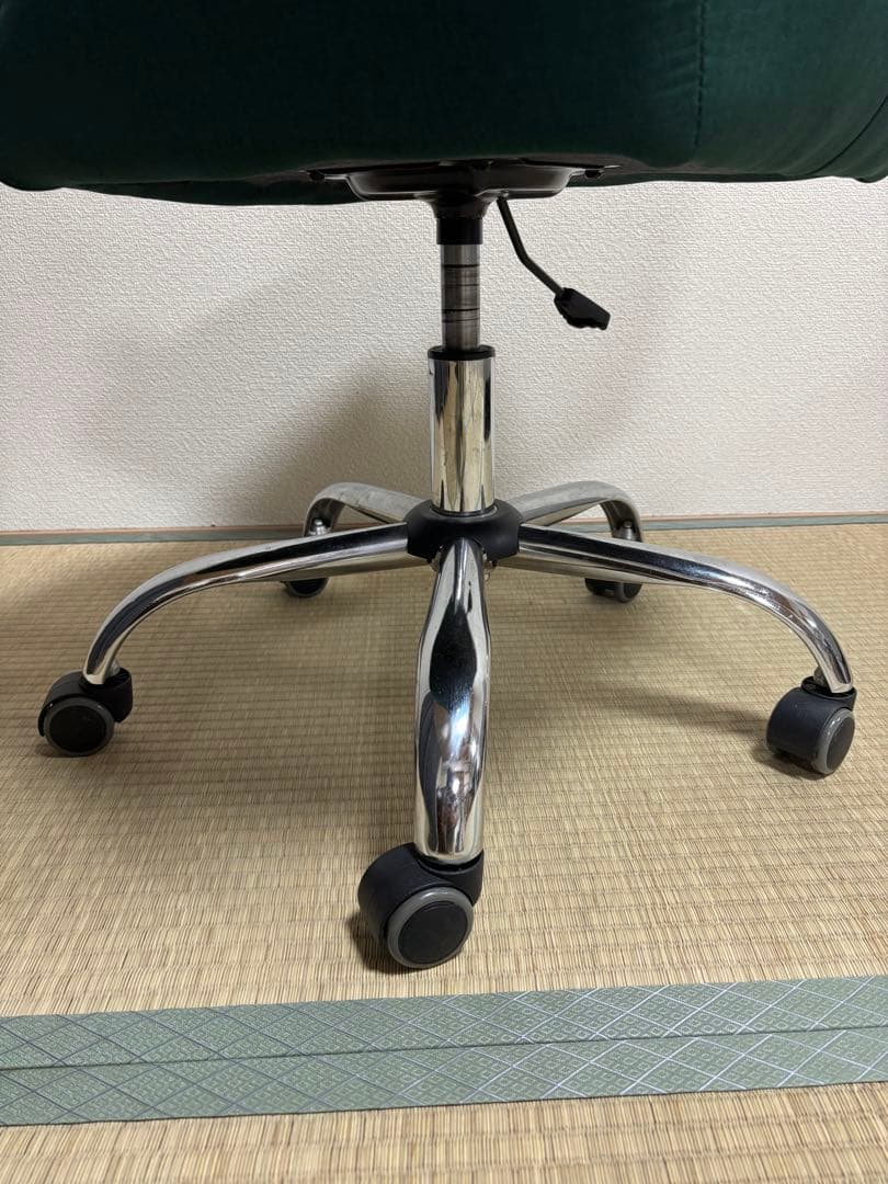 なグリーンデスクチェア