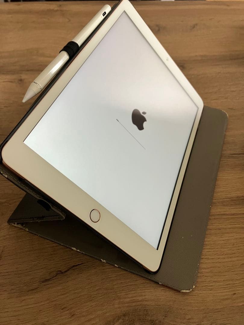【最終値下げ】 iPad 第8世代　本体　ペン+ケース付き