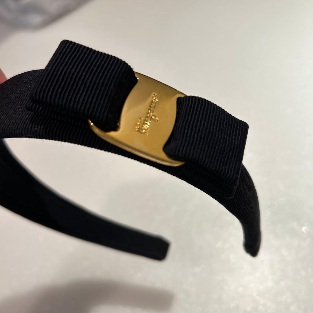 Salvatore Ferragamo フェラガモ ヴァラリボン カチューシャ