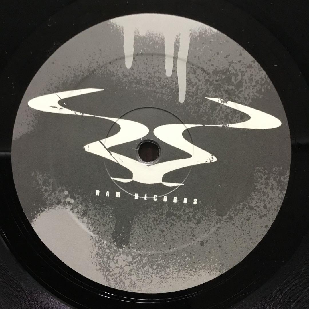 洋楽レコード　CHASE & STATUS HURT YOU WRRC