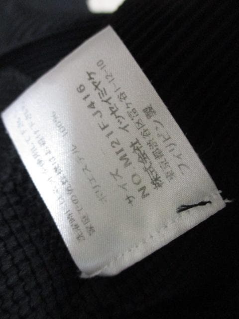 イッセイミヤケ　me　黒★細かいプリーツ～オフタートル～カットソー
