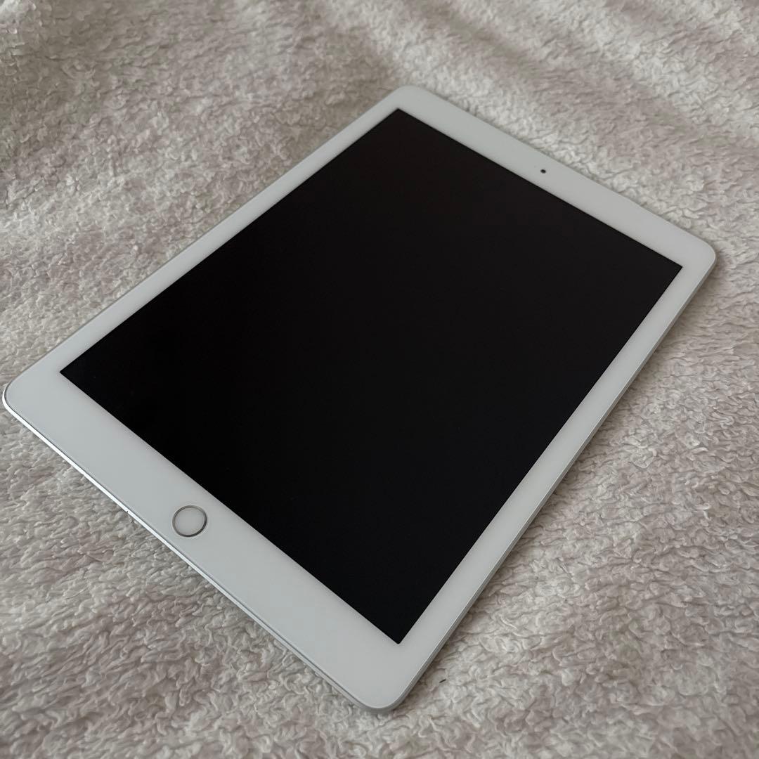 iPad 第6世代 32GB シルバー SIMロック解除済