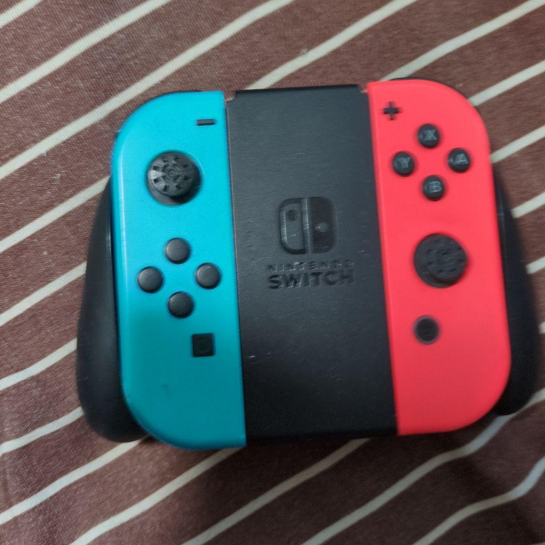 任天堂Switch+2つソフト付き（おまけあり）