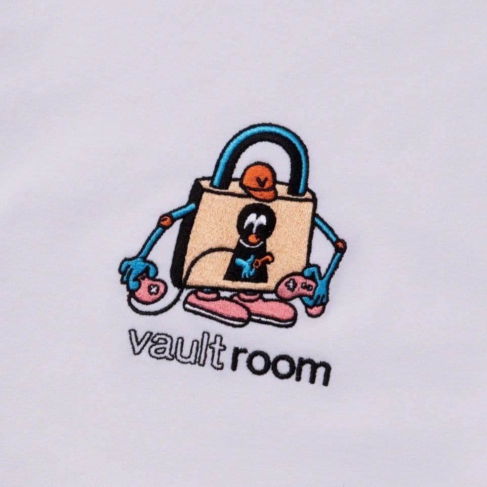 VAULTROOM LOGO TEE / WHT 刺繍 ホワイト 半袖Tシャツ