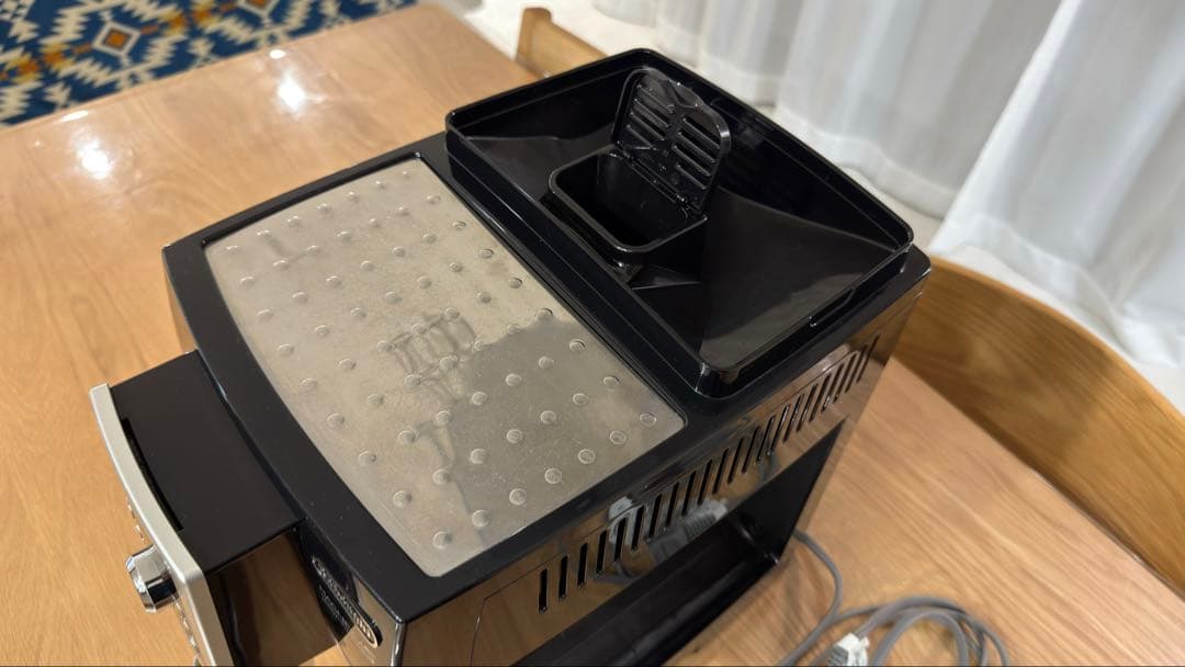 デロンギ　マグニフィカSカプチーノスマート　全自動　ECAM23260SBN