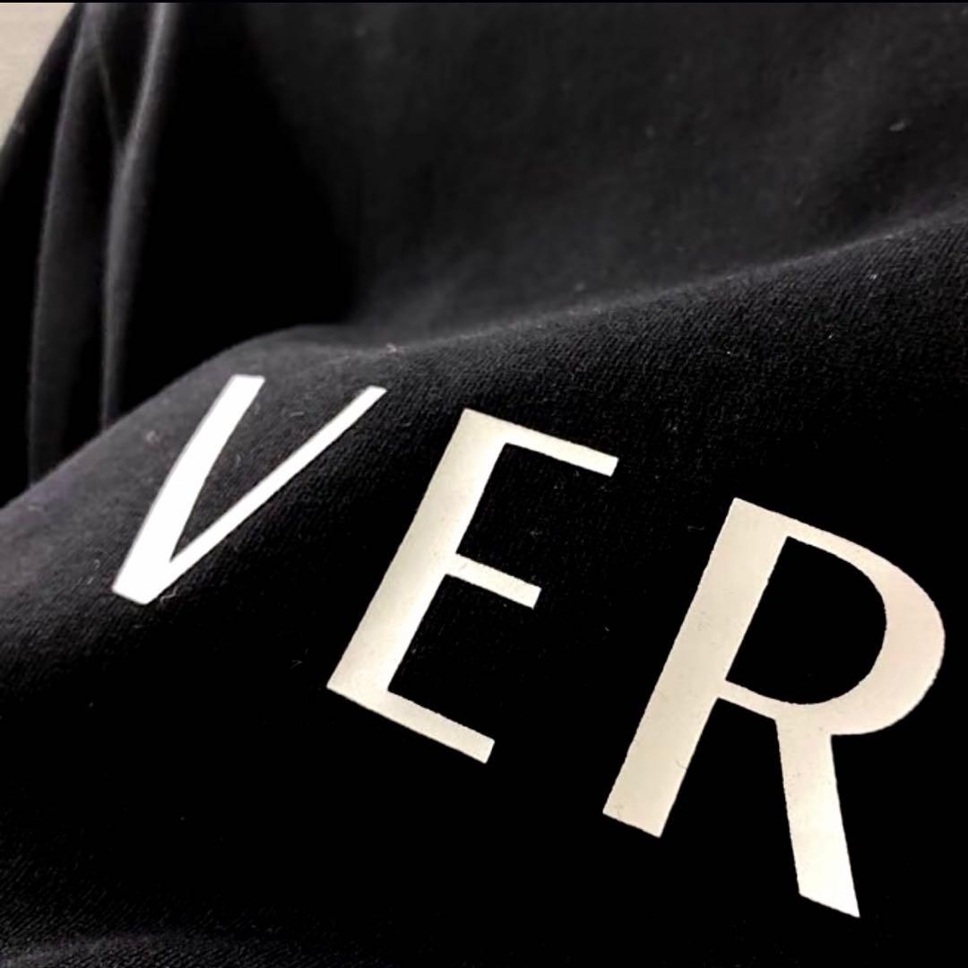 ［正規品］VERSACE ヴェルサーチ 刺繍ロゴ 半袖Tシャツ 黒 Lサイズ
