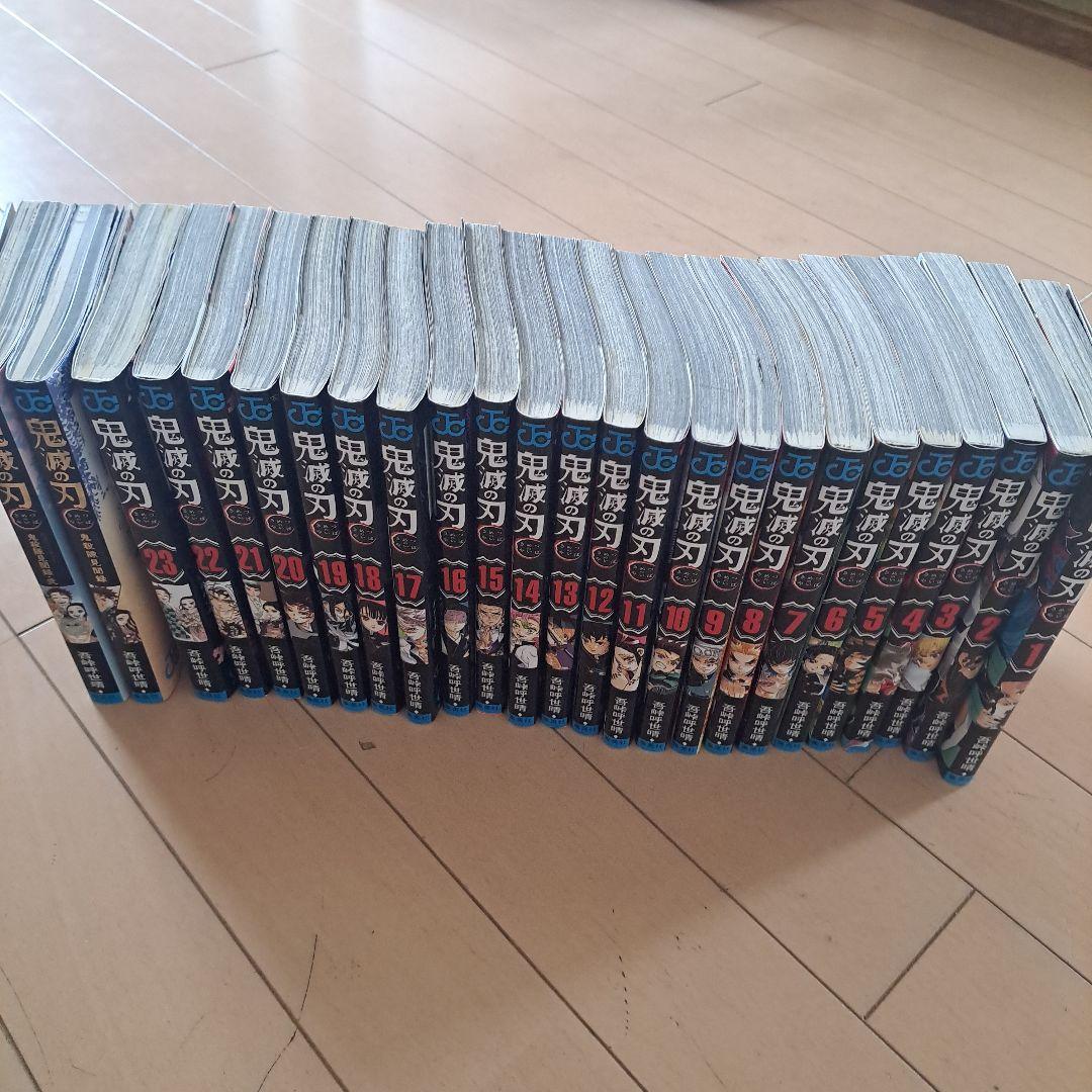 【鬼滅の刃 全巻セット】鬼殺隊見聞録2冊付　公式ファンブック付　全23巻