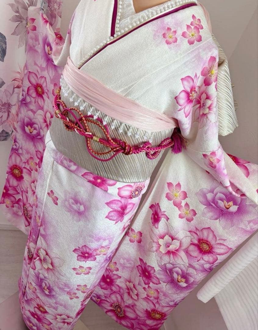 未使用に近い　正絹豪華振袖フルセット　ユリ　ピンク系 花柄 成人式に