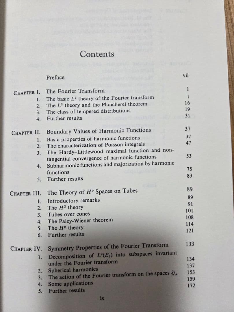 洋書 Introduction to Fourier Analysis on Eucl