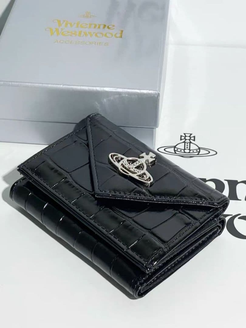 Vivienne Westwood ブラック三つ折り財布 ＃21166