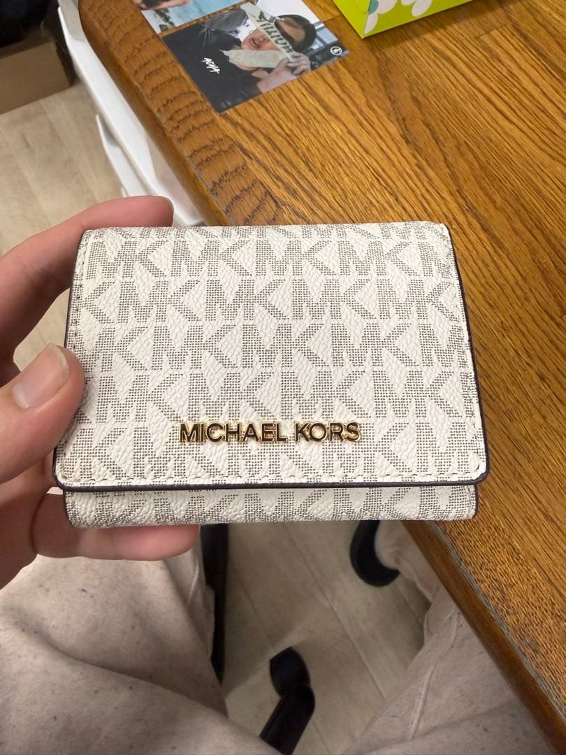 マイケルコース MICHEAL KORS　三つ折り　財布　バニラ