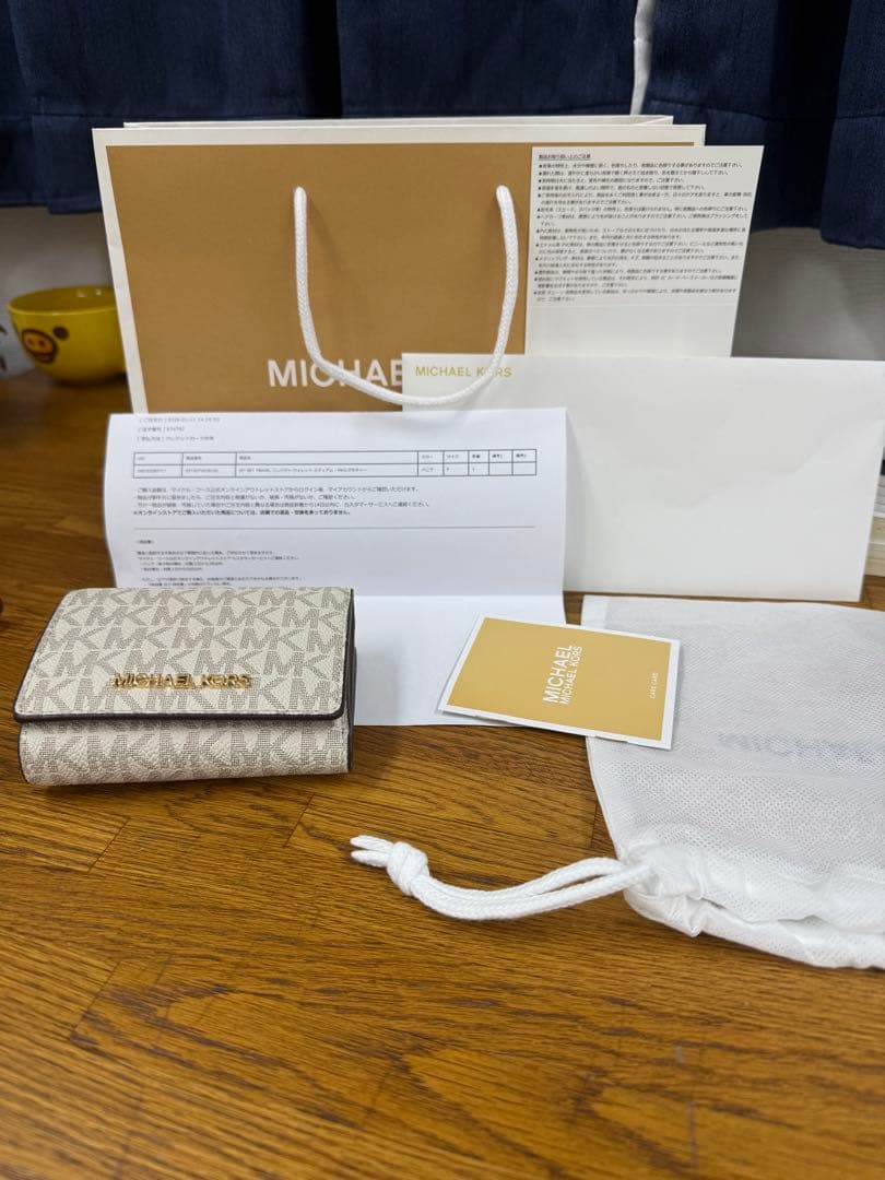 マイケルコース MICHEAL KORS　三つ折り　財布　バニラ