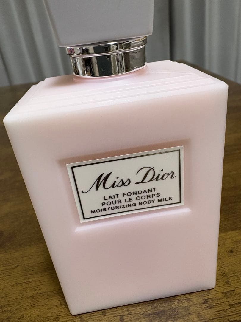 Miss Dior モイスチャライジングボディミルク 200ml