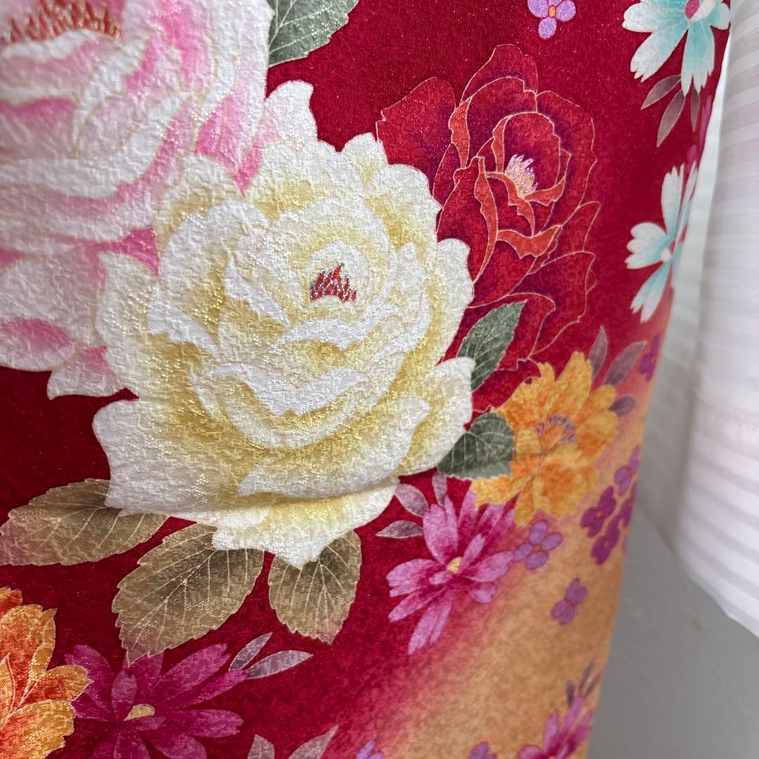 未使用に近い　正絹振袖フルセット　華やかな花柄　赤　成人式　刺繍