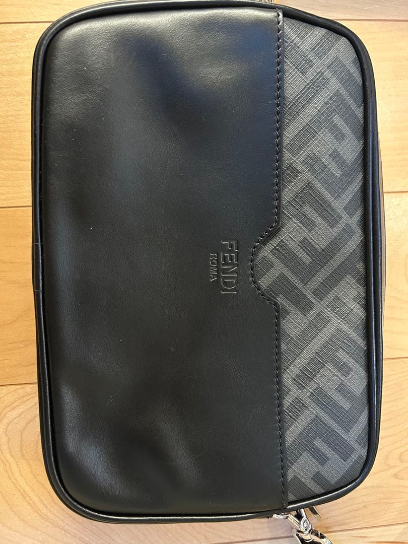 バッグ FENDI CAMERA CASE MEDIUM