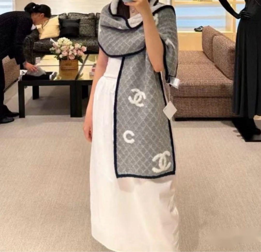 CHANEL キルティングマフラー グレー/ホワイト