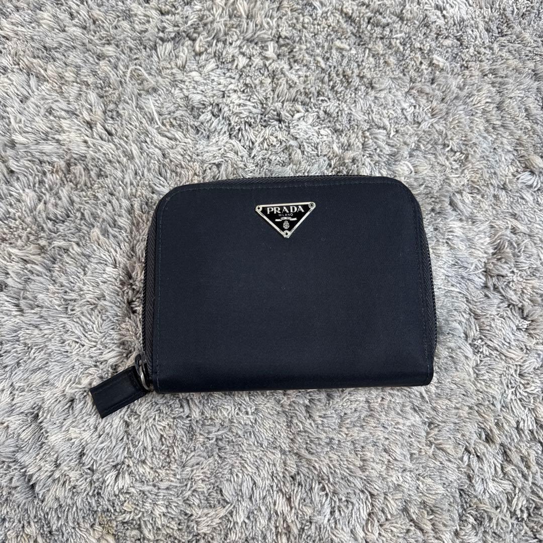 PRADA プラダ 折り財布 三角プレート ブラック ユニセックス