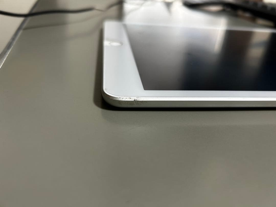 Apple iPad 第7世代 シルバー 本体 32GB