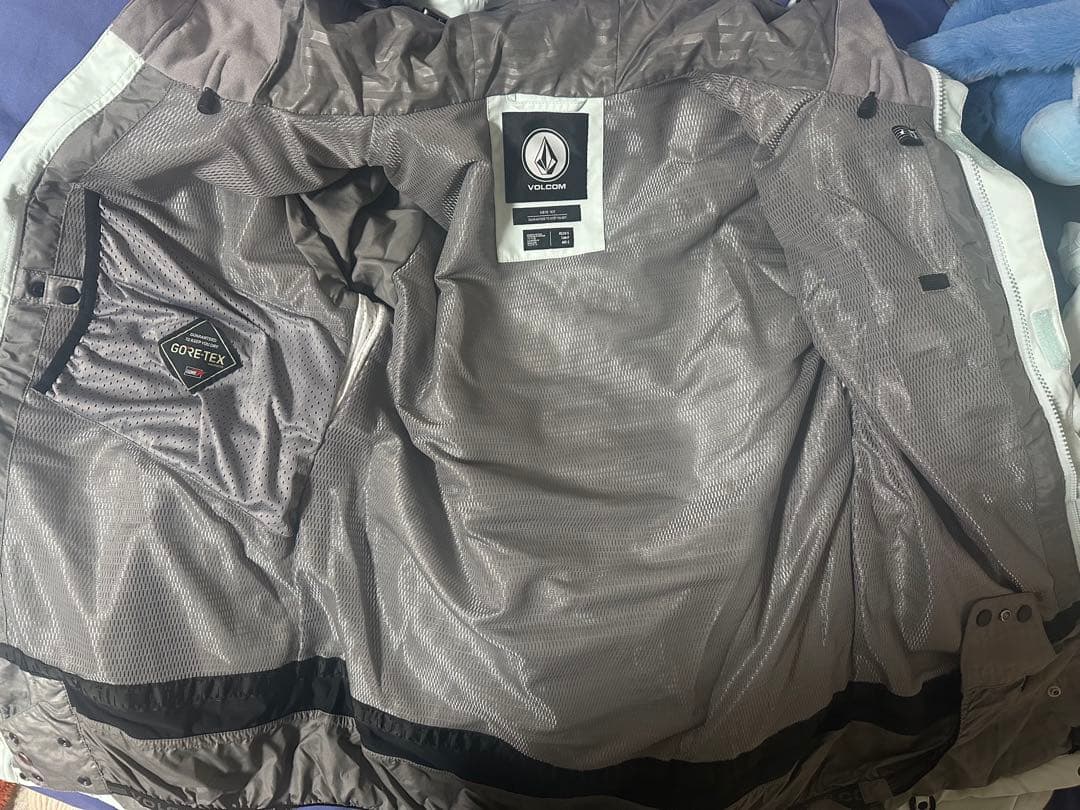 Volcom（ボルコム） スノーボードウェア（gore-tex）上下セット。