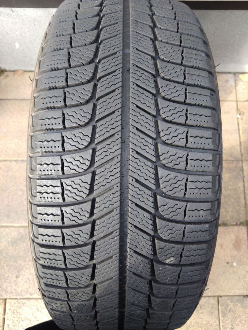 【値下げ】225/50R17 スタッドレス2本 ミシュラン X-ICE3+ ②