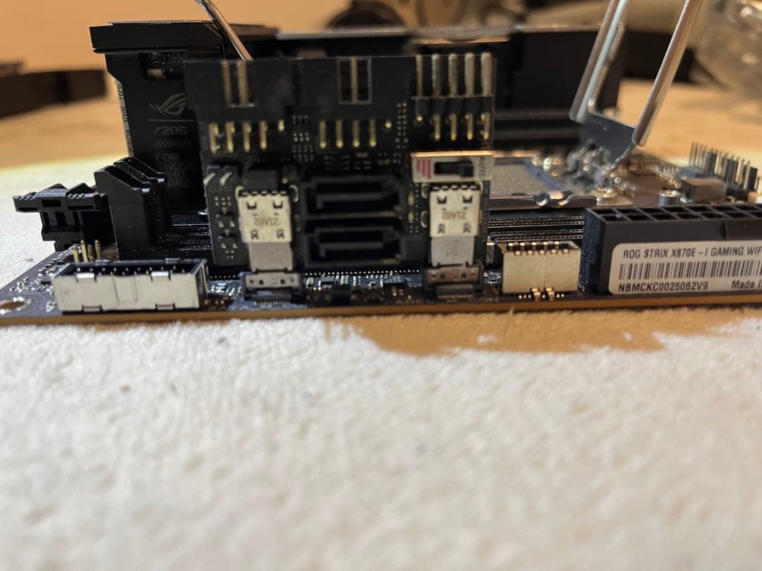 マザーボード ASUS ROG Strix X670E-I GAMING wifi itx