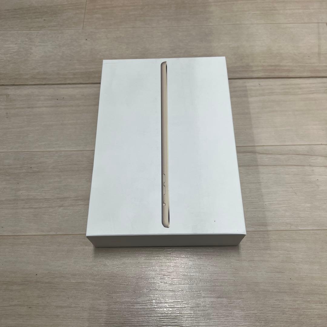 iPad ゴールド 7．9インチ カバー付き