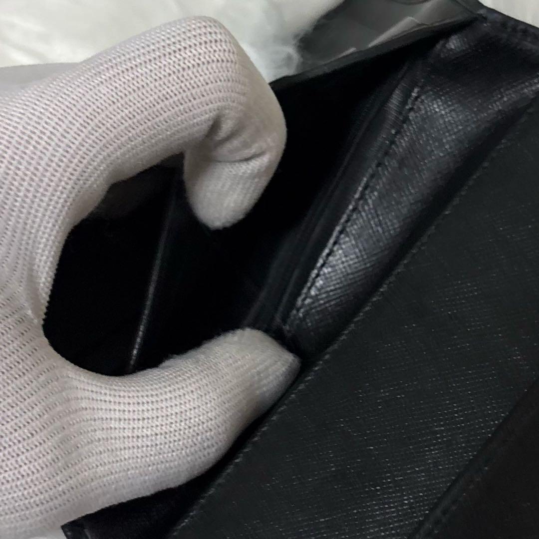 【極美品】PRADA 二つ折り財布 レザー サフィアーノ 三角ロゴ ブラック
