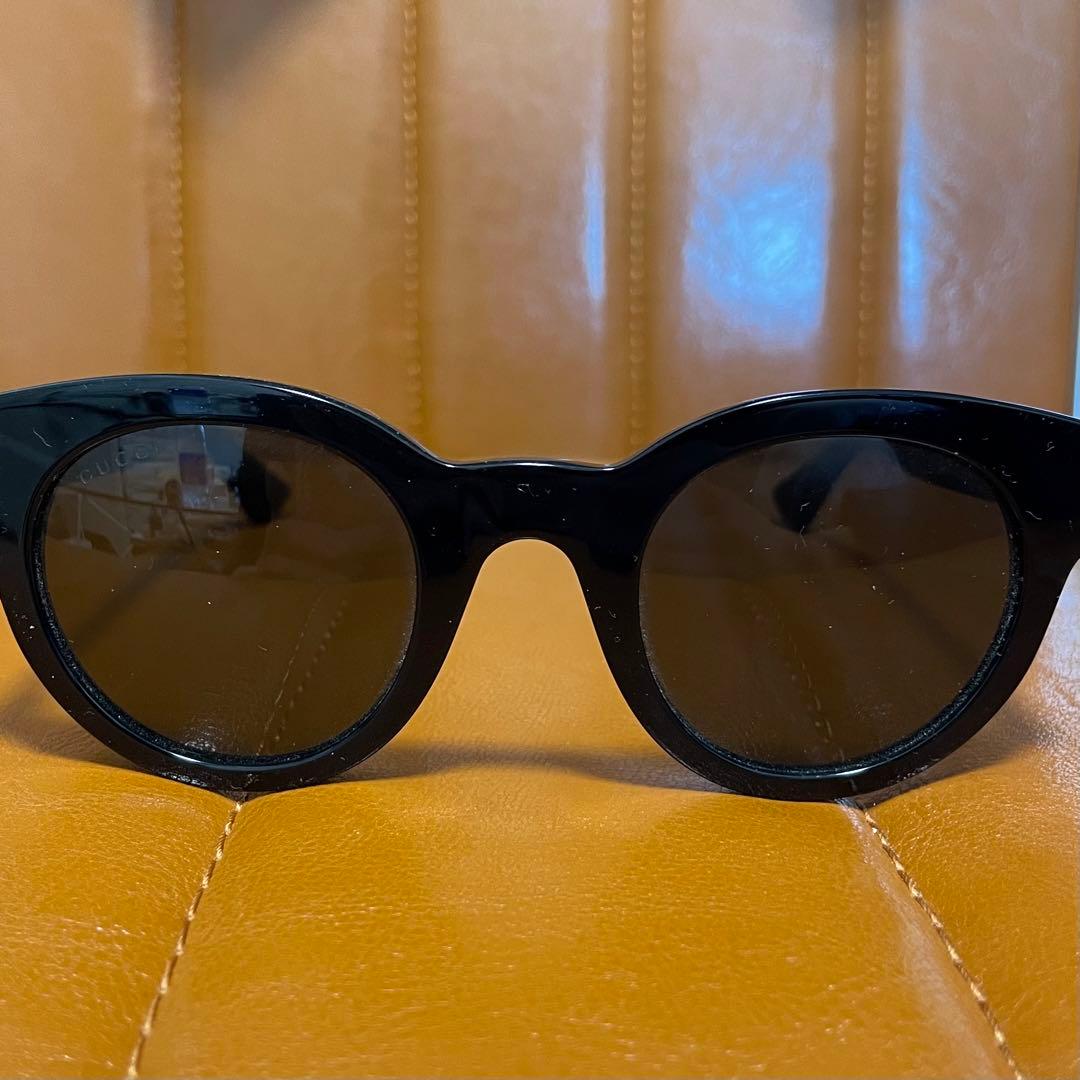 GUCCI｜グッチ　サングラス　黒縁　ロゴ　定番