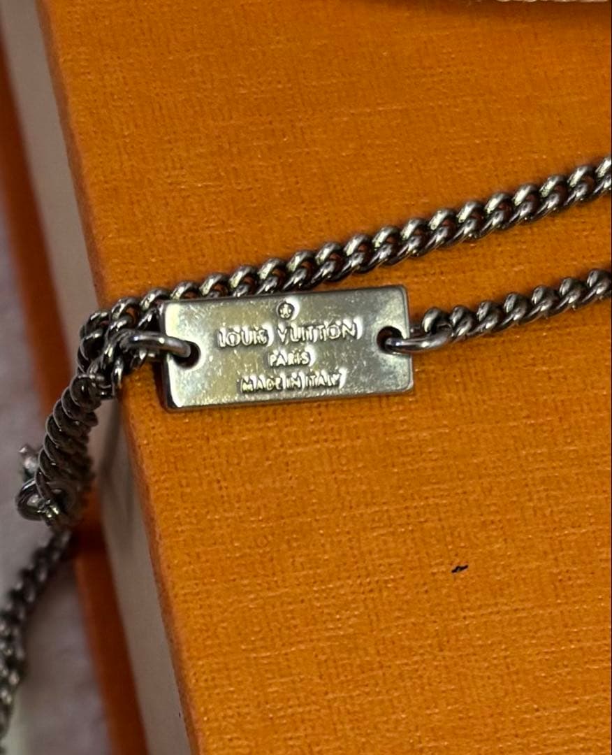 LOUIS VUITTON シルバーロケットネックレス M62484
