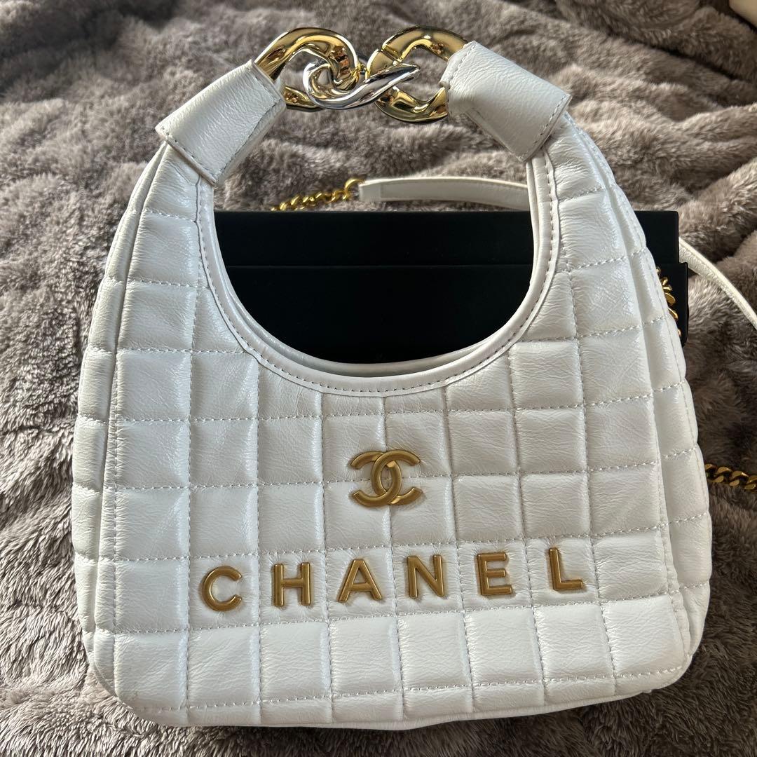 CHANEL ノベルティ　ホワイト キルティングバッグ　可愛い！