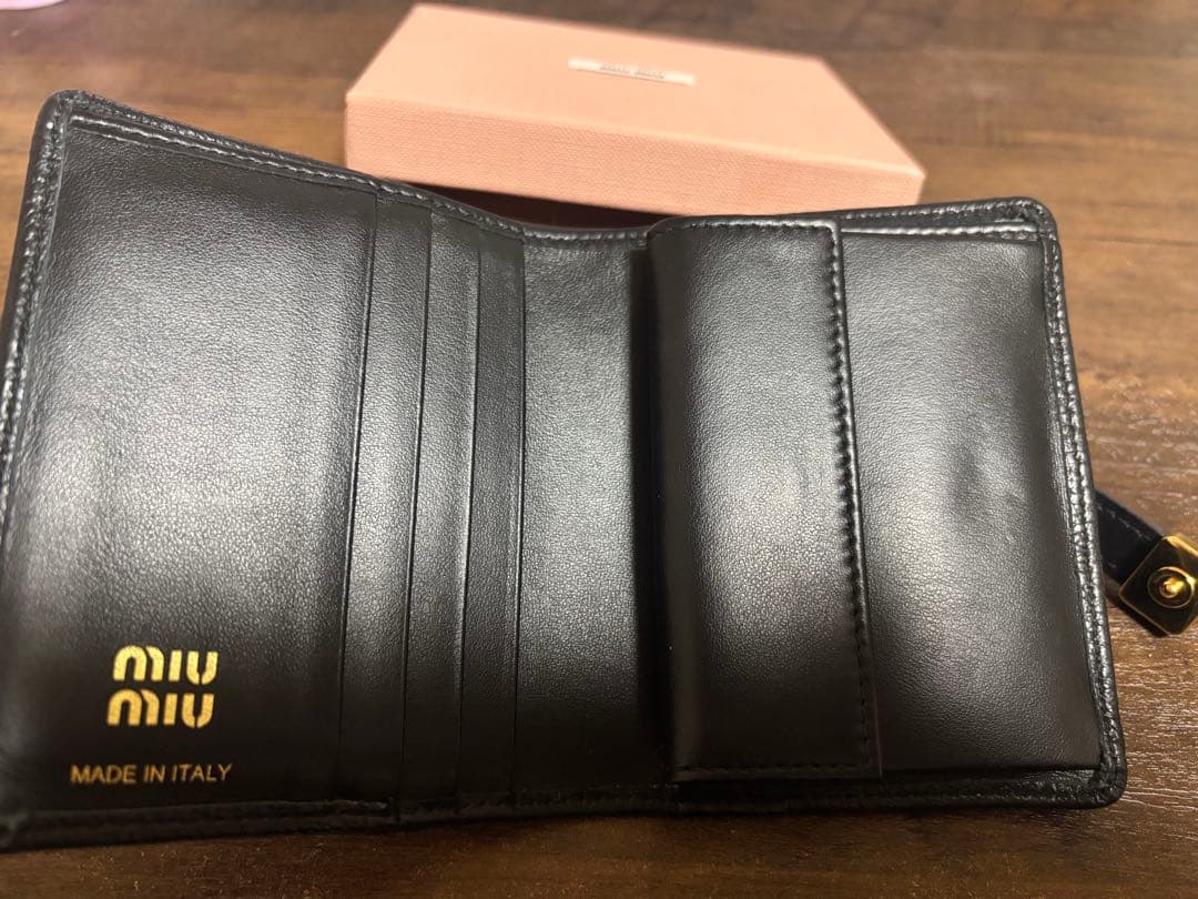 美品✨MIUMIU2つ折り財布