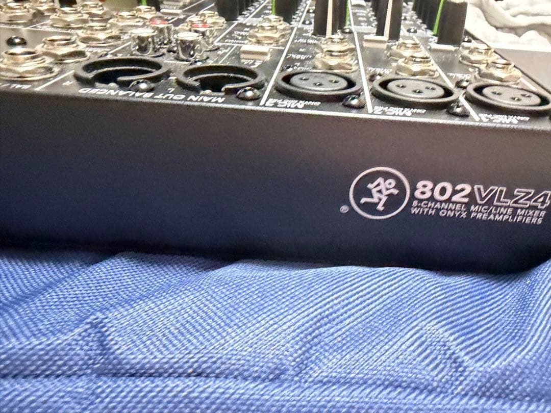 MACKIE ( マッキー ) 802VLZ4 アナログミキサー