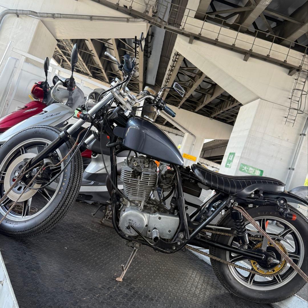 アツシ　SR400 キャブ車 ナイトロヘッズ　コブラシート