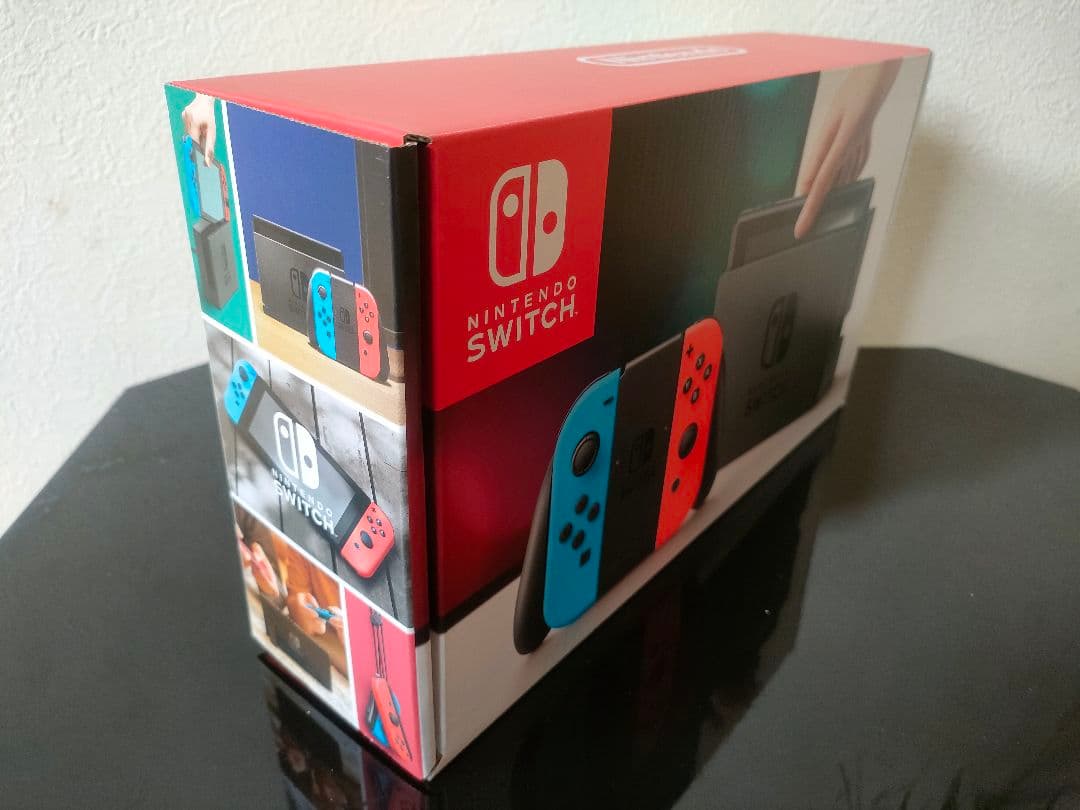 Nintendo Switch 本体 青/赤 ベヨネッタエディション？