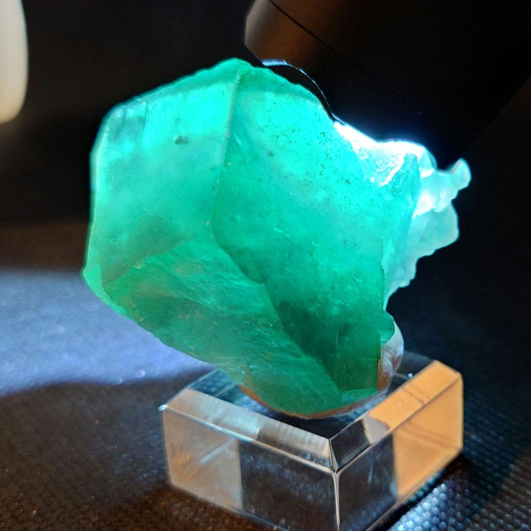 【87g】中国 湖南省 シャンファーリン産 グリーンフローライト 鉱物標本