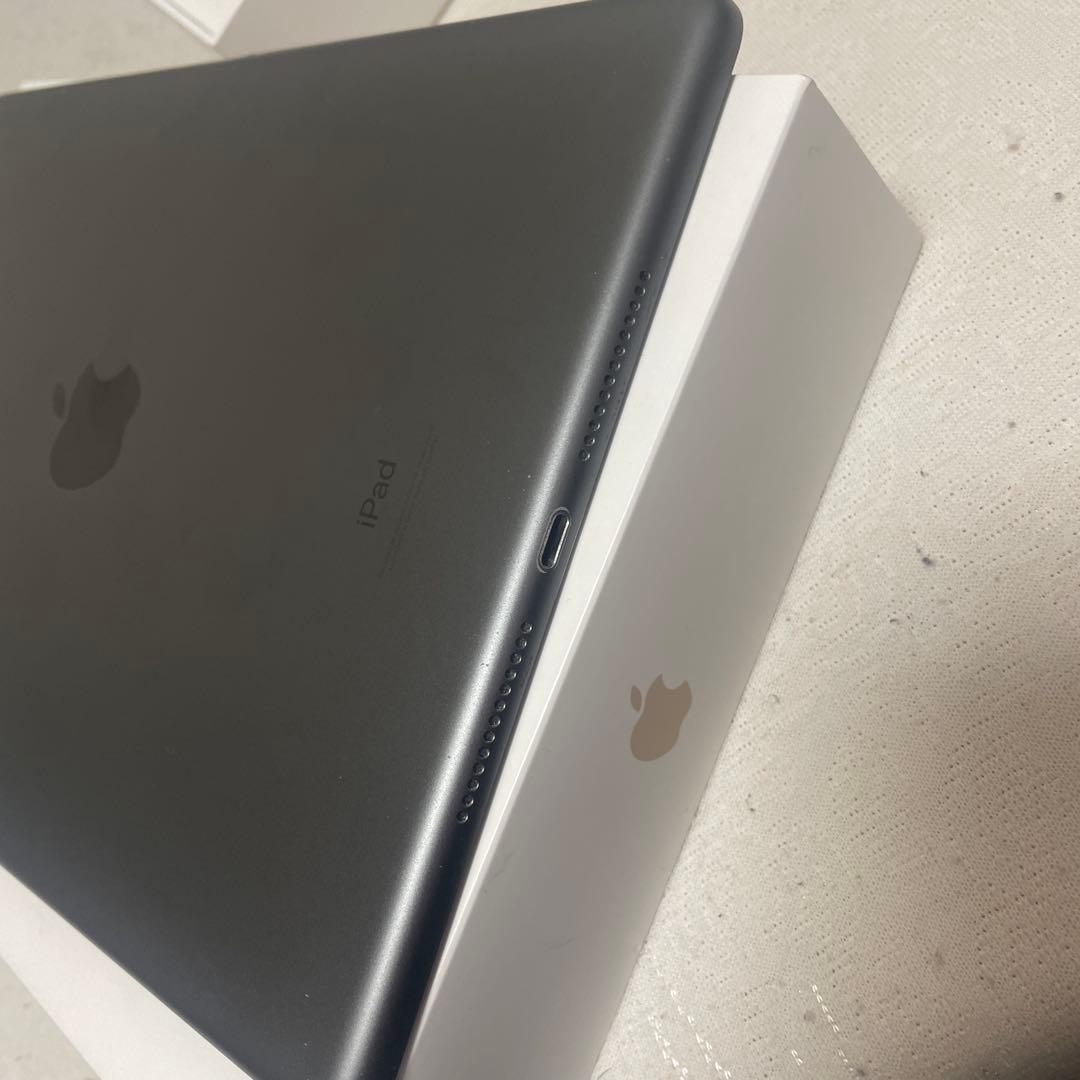 m*o様 Apple iPad (第9世代) 64GB バッテリー95%
